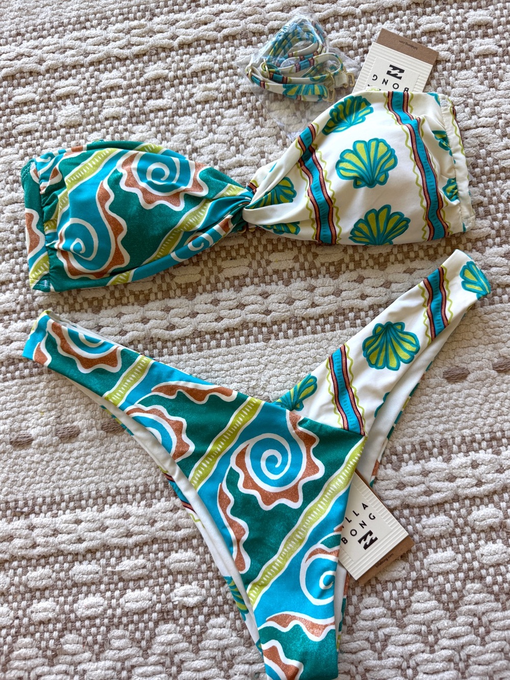 🔥🔥BILLABONG - SALTY WAVES TWISTED BANDEA V HIKE BIKINI SET🔥🔥